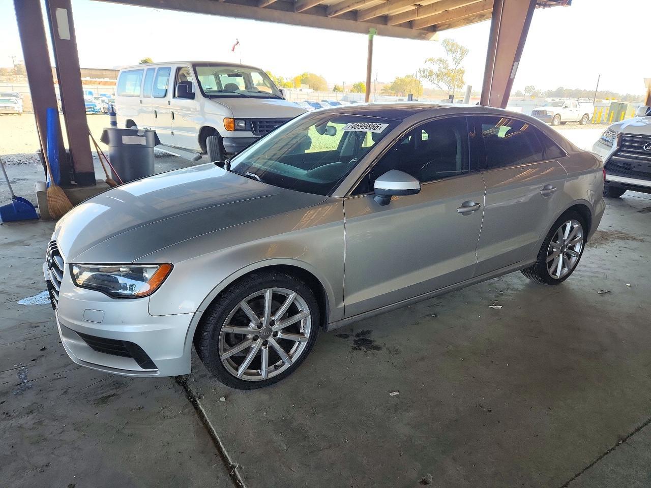 منظر 2015 AUDI A3 PREMIUM، زاوية 1