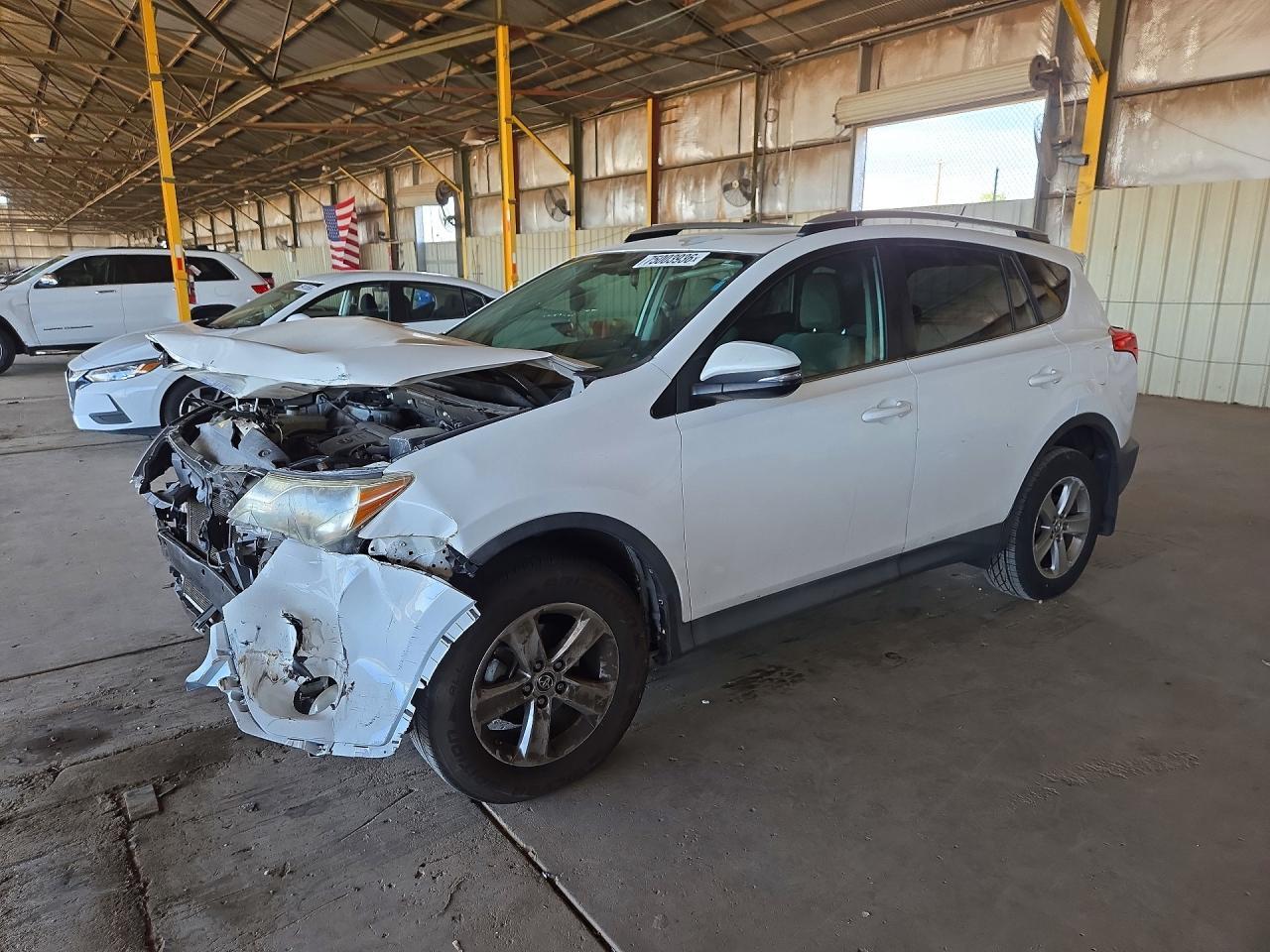 منظر 2015 TOYOTA RAV4 XLE، زاوية 1