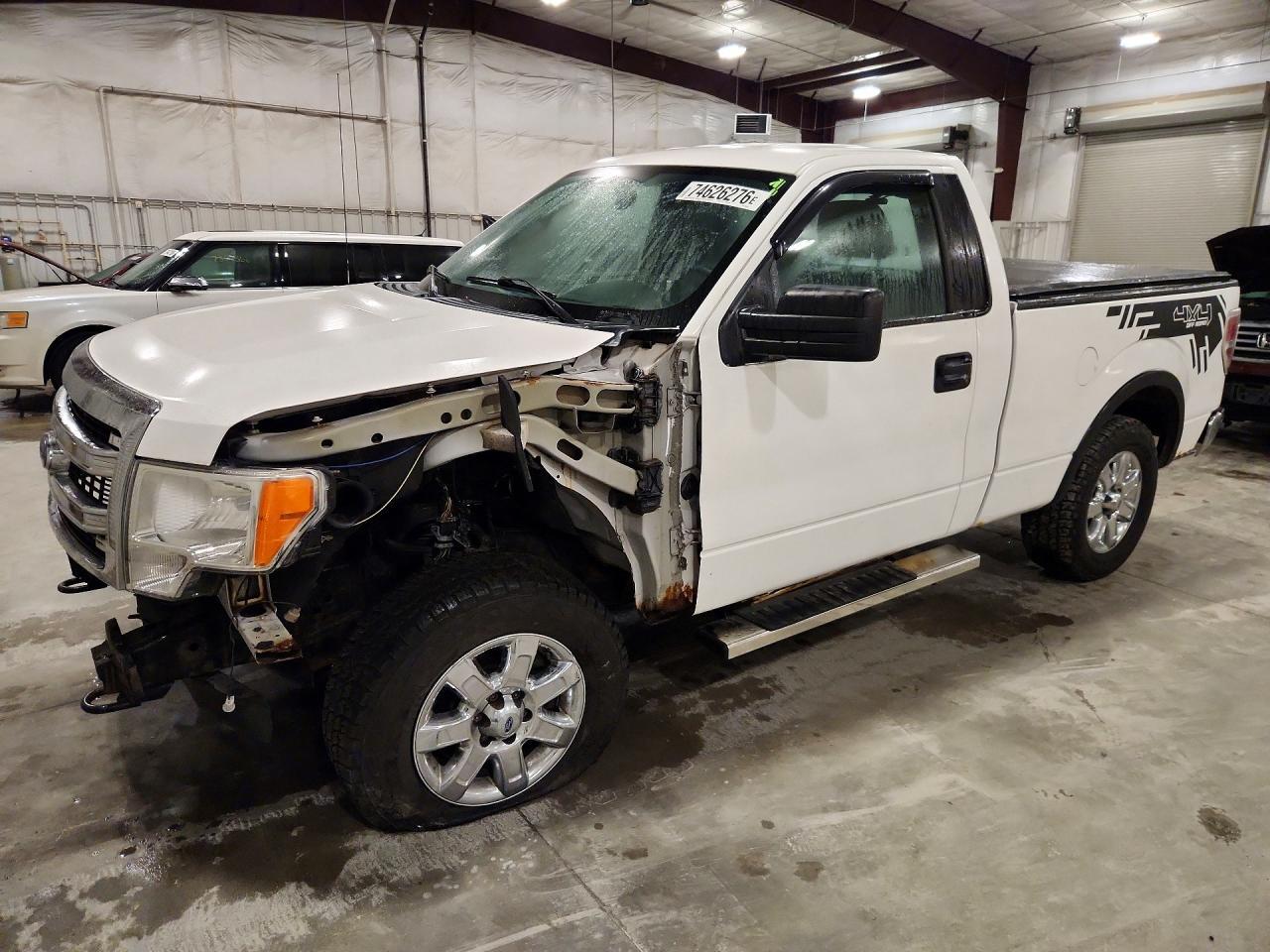 Vista de 2014 FORD F150, ángulo 1