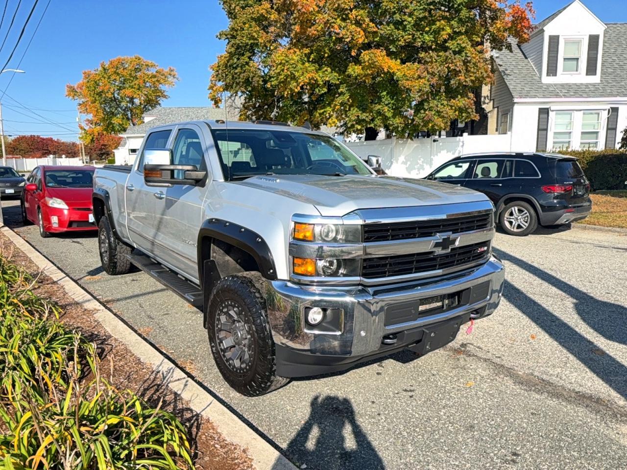 Vue de 2015 CHEVROLET SILVERADO K3500 LTZ, angle 1