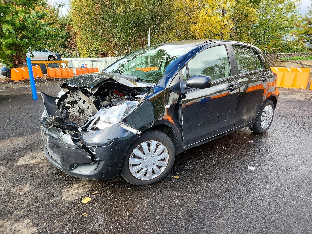 Vue de 2010 TOYOTA YARIS BASE, angle 1