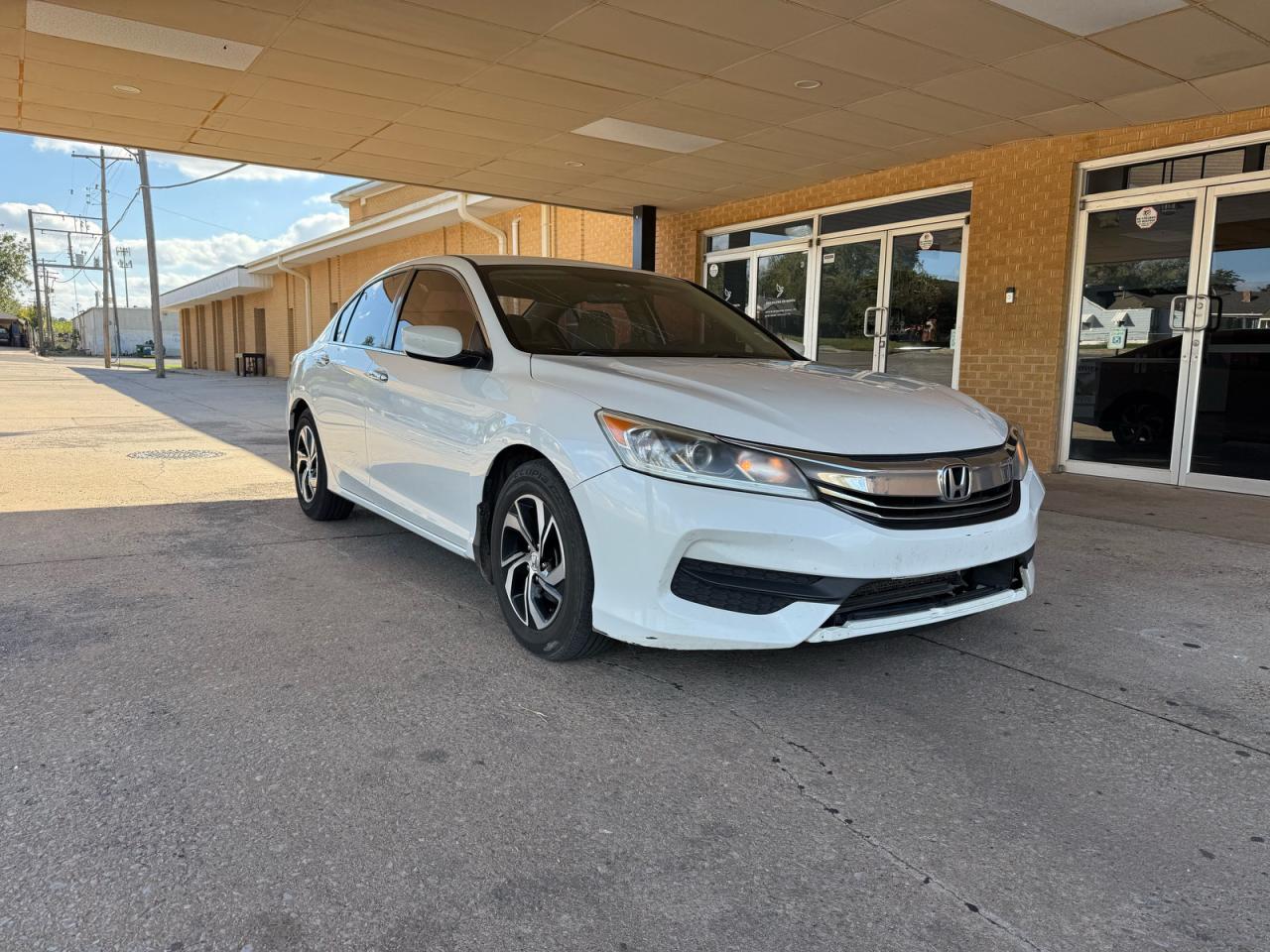 Vista de 2017 HONDA ACCORD LX, ángulo 1