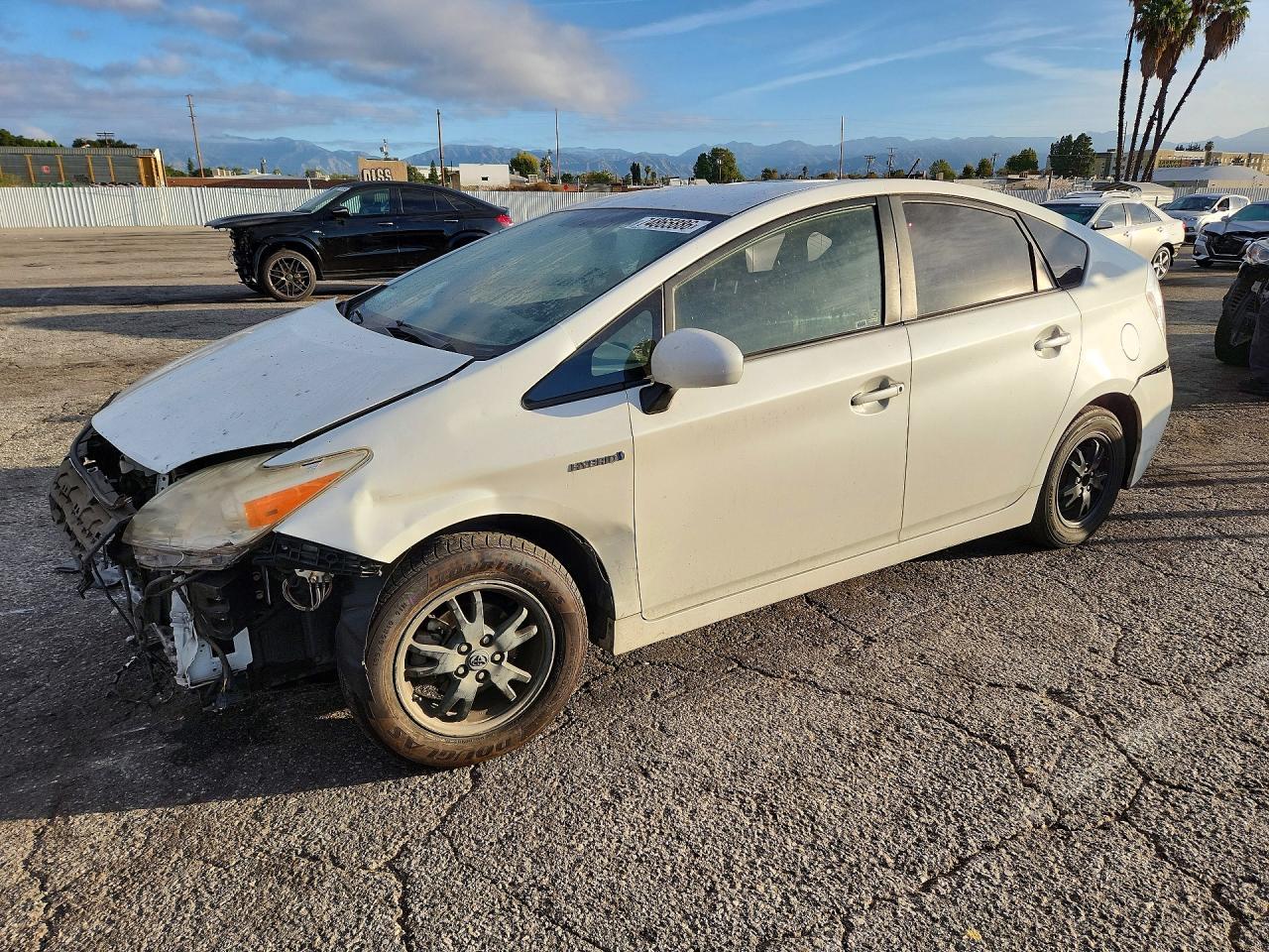 2014 TOYOTA PRIUS TWO view, angle 1