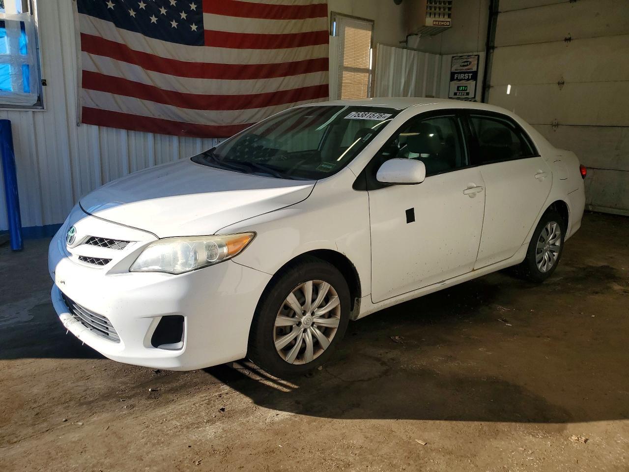 منظر 2012 TOYOTA COROLLA LE، زاوية 1