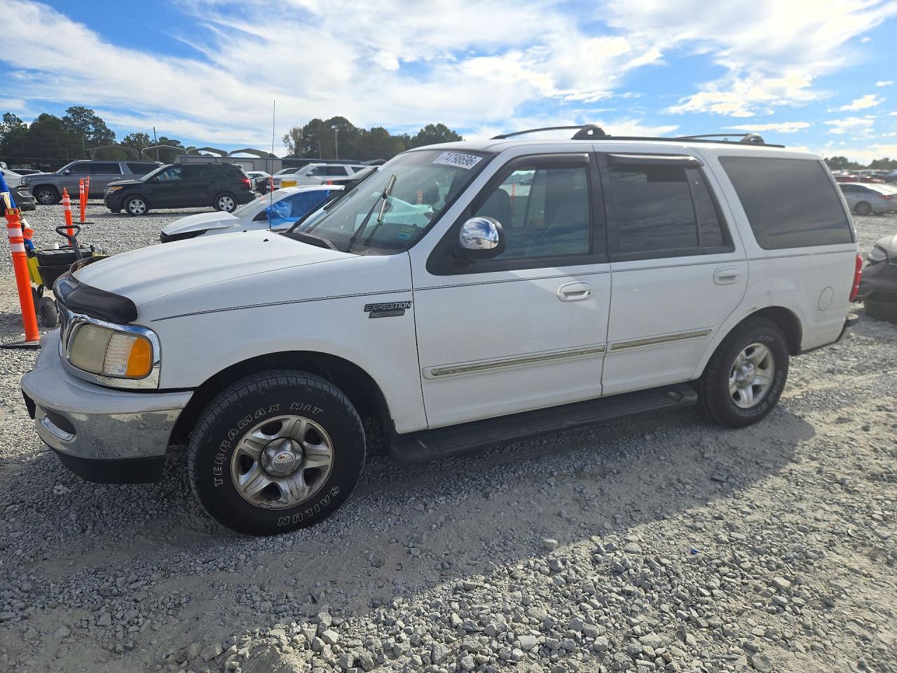 Vue de 1998 FORD EXPEDITION XLT, angle 1