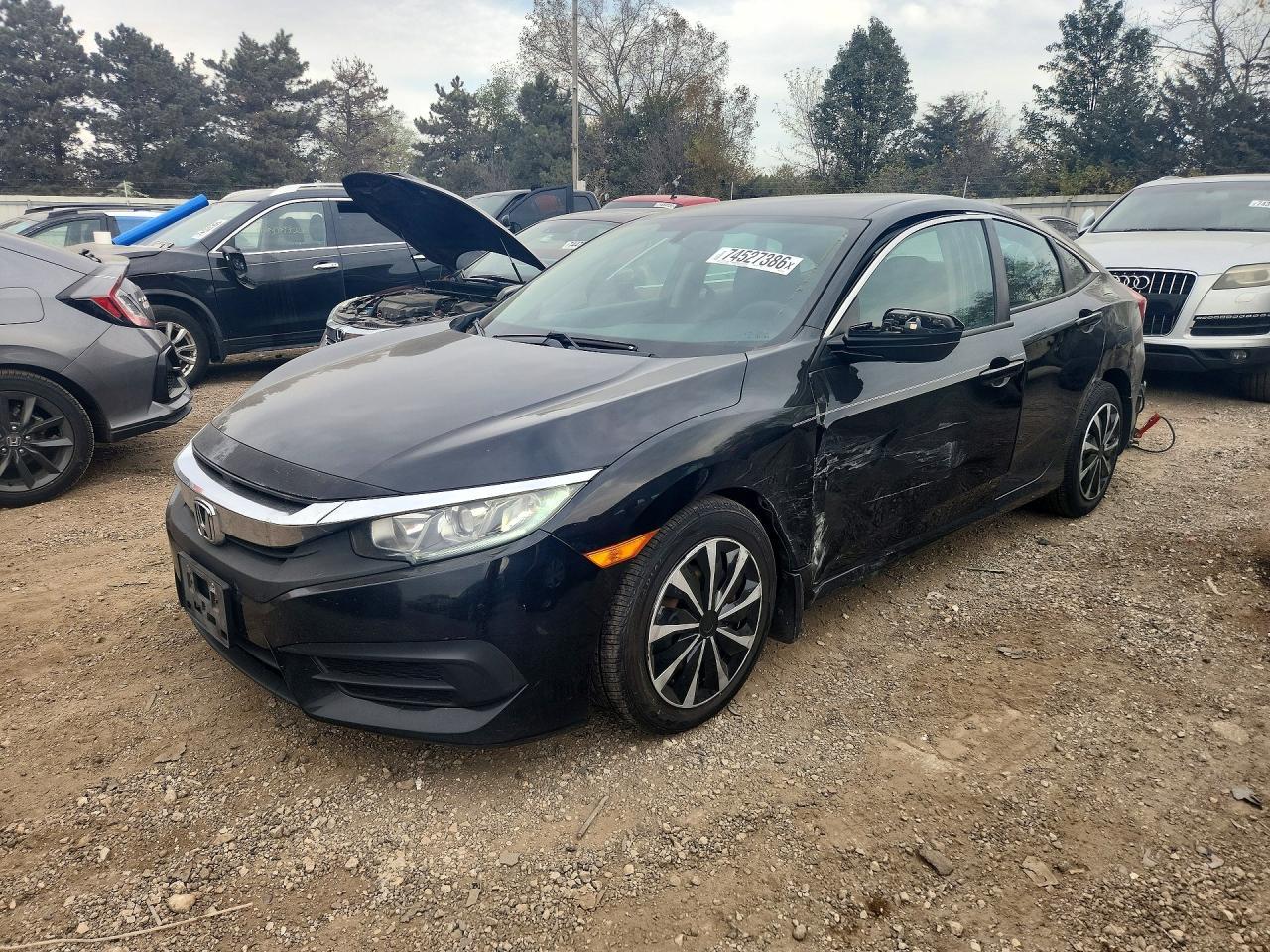 Vista de 2017 HONDA CIVIC LX, ángulo 1
