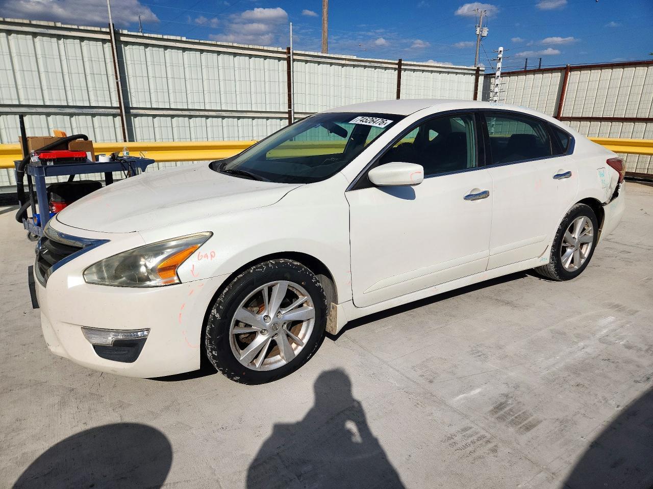 Vue de 2013 NISSAN ALTIMA 2.5, angle 1