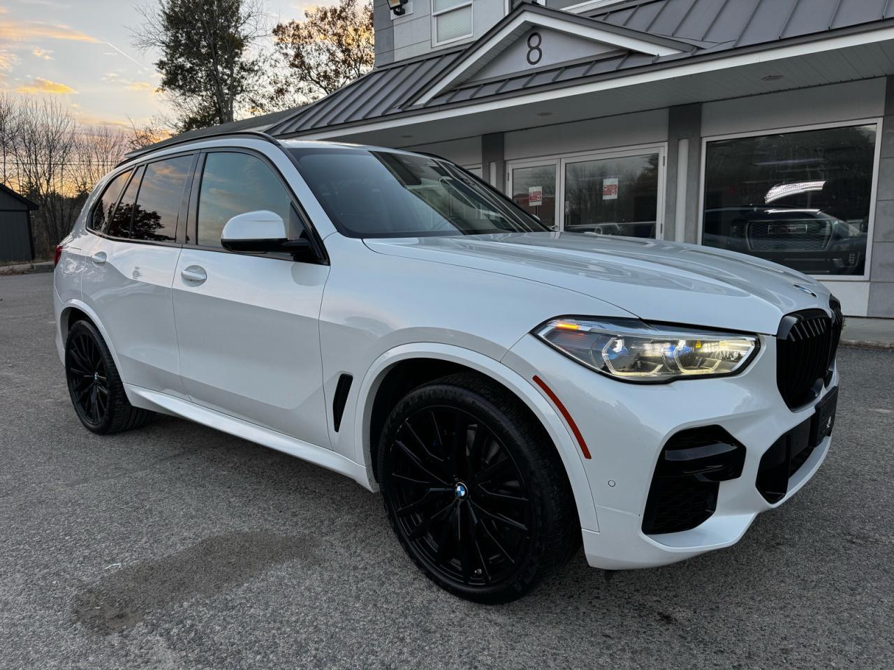 منظر 2022 BMW X5 XDRIVE40I، زاوية 1