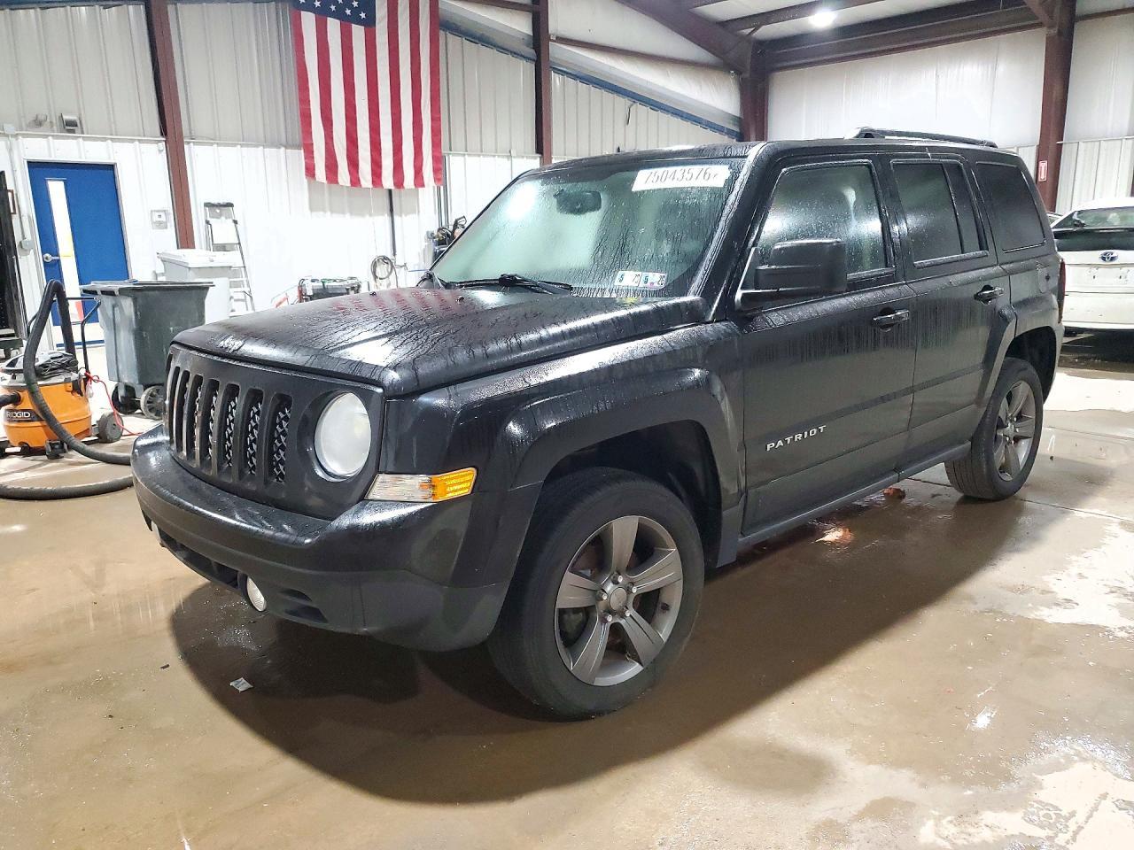 Vue de 2015 JEEP PATRIOT LATITUDE, angle 1