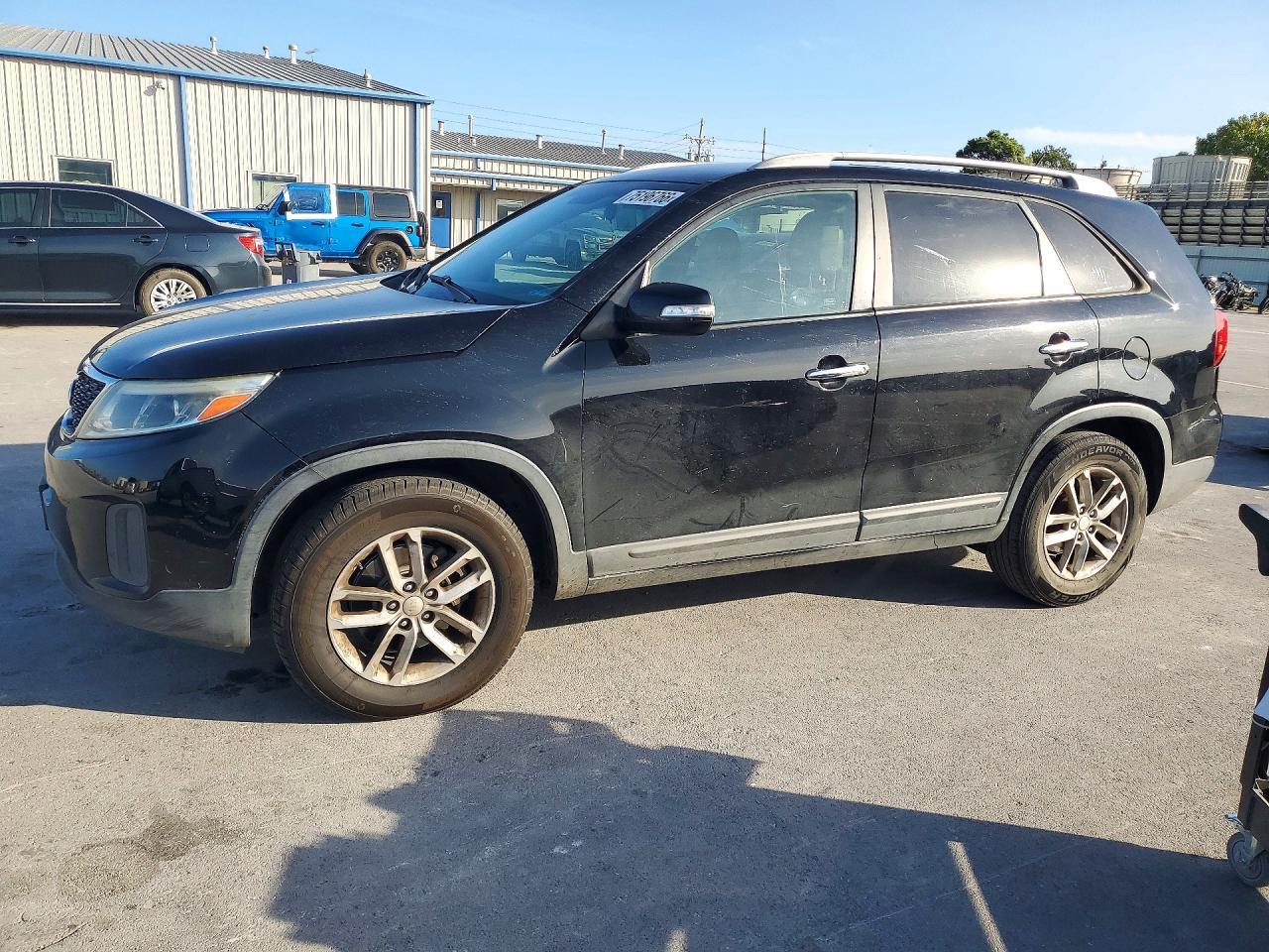 منظر 2015 KIA SORENTO LX، زاوية 1