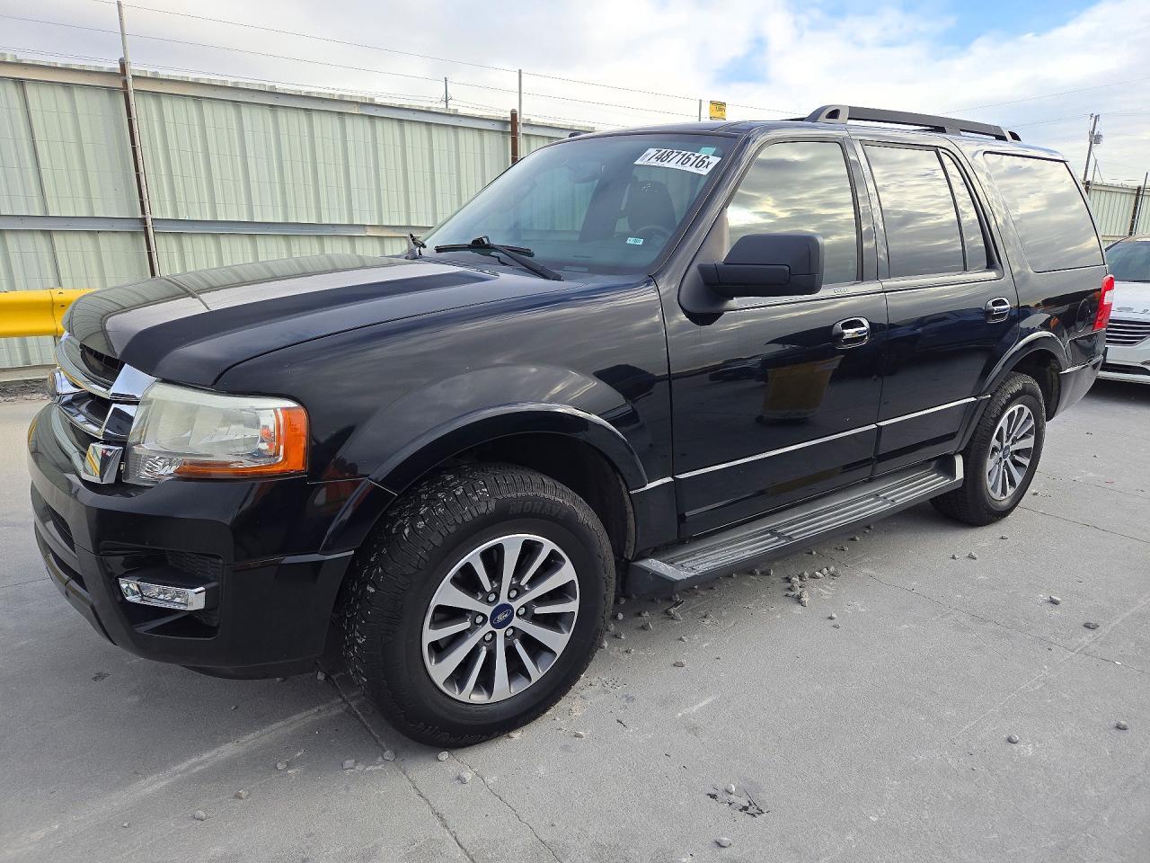 Vue de 2017 FORD EXPEDITION XLT, angle 1