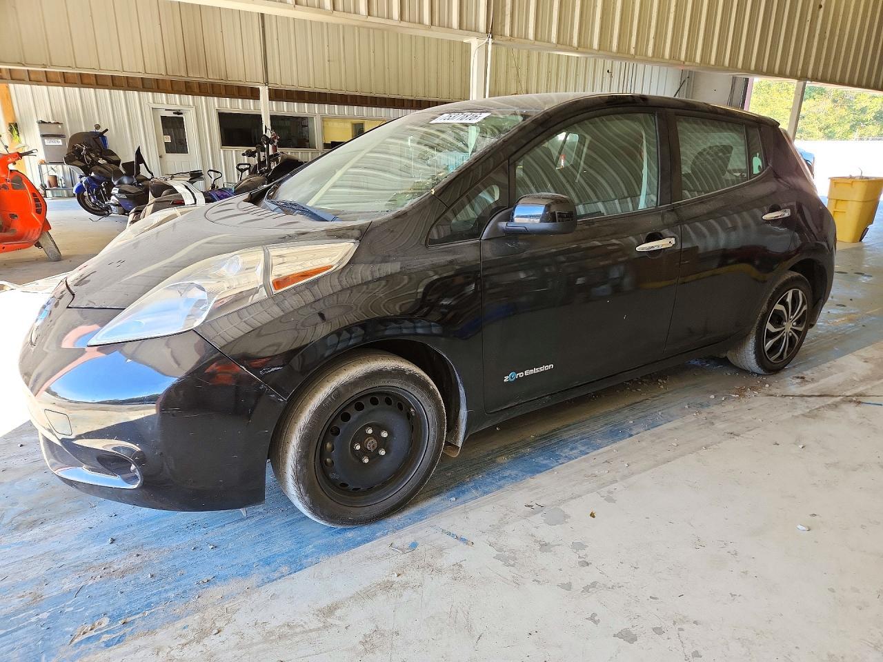 منظر 2015 NISSAN LEAF S، زاوية 1