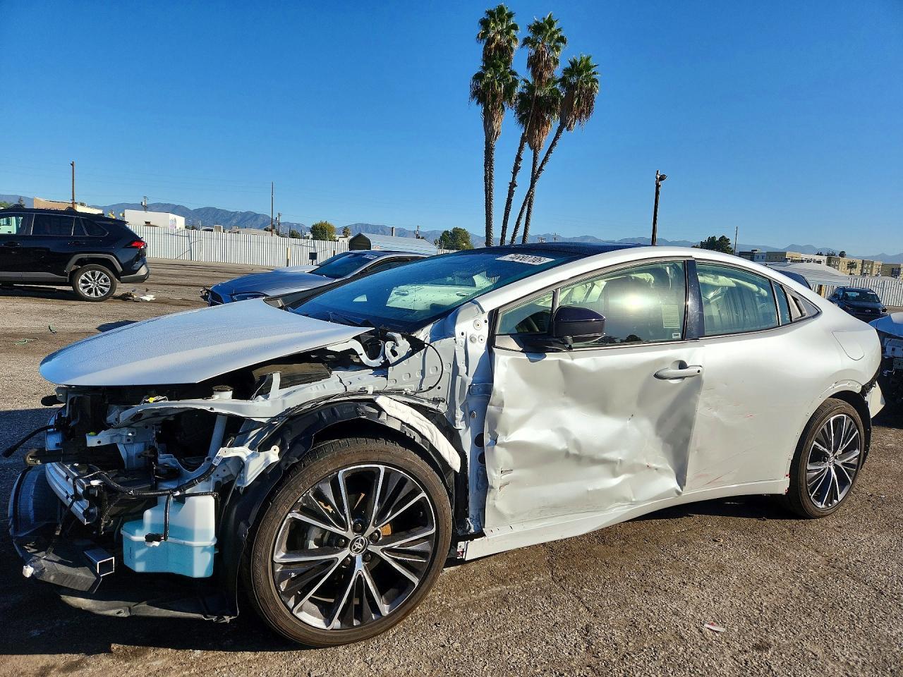 Вид 2024 TOYOTA PRIUS XLE, угол 1