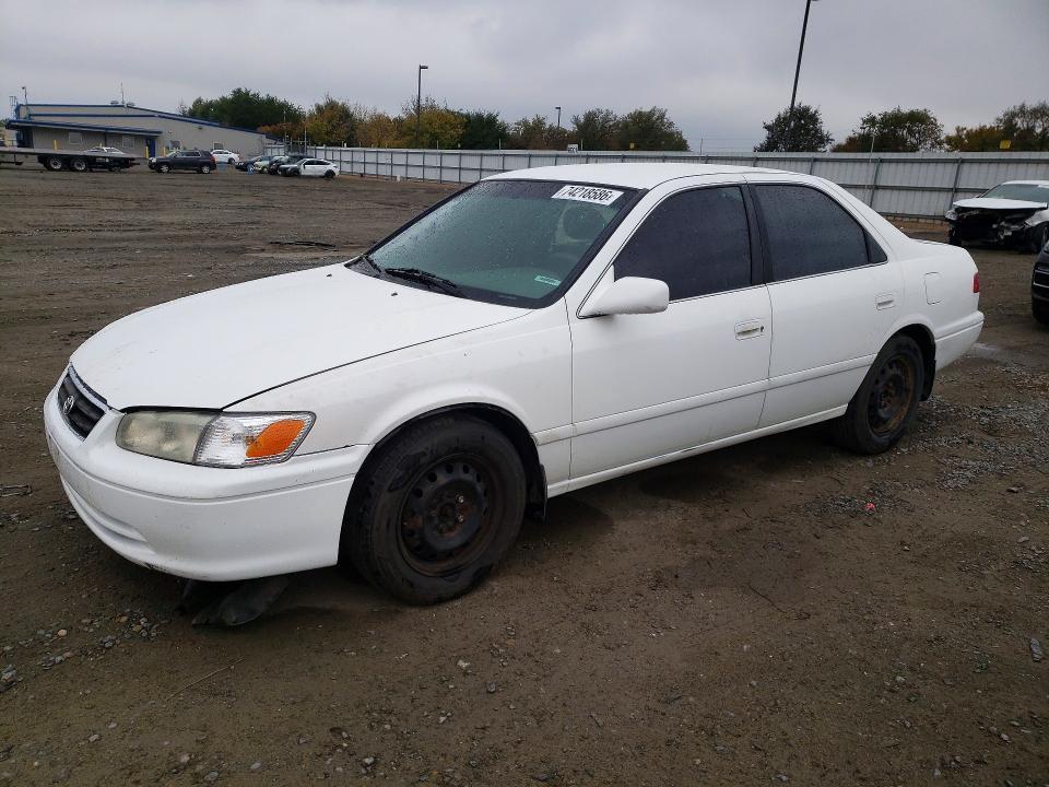 2000 TOYOTA CAMRY LE  