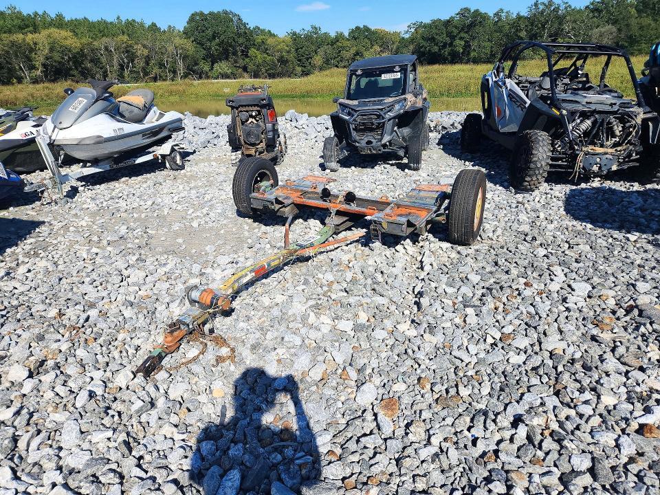2015 CAR DOLLY