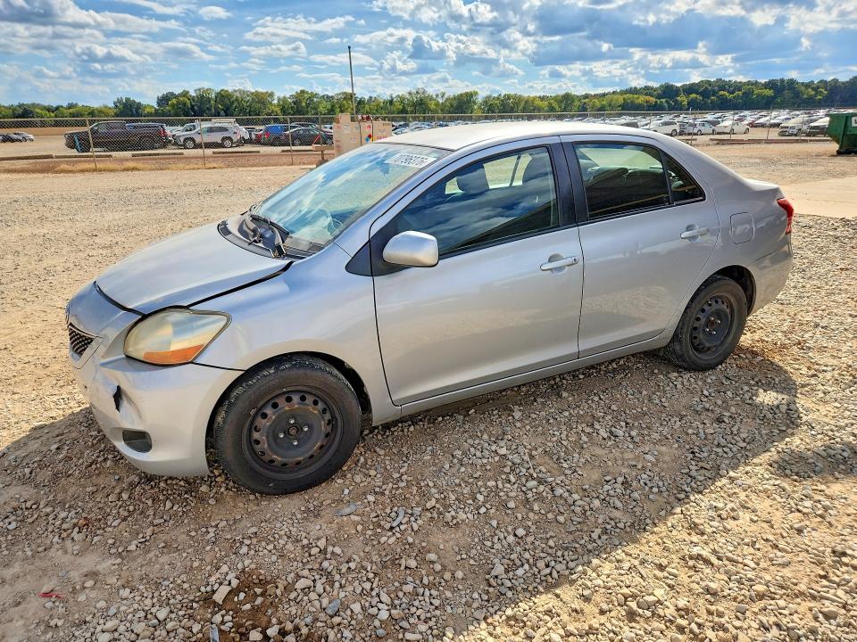 2010 TOYOTA YARIS BASE  