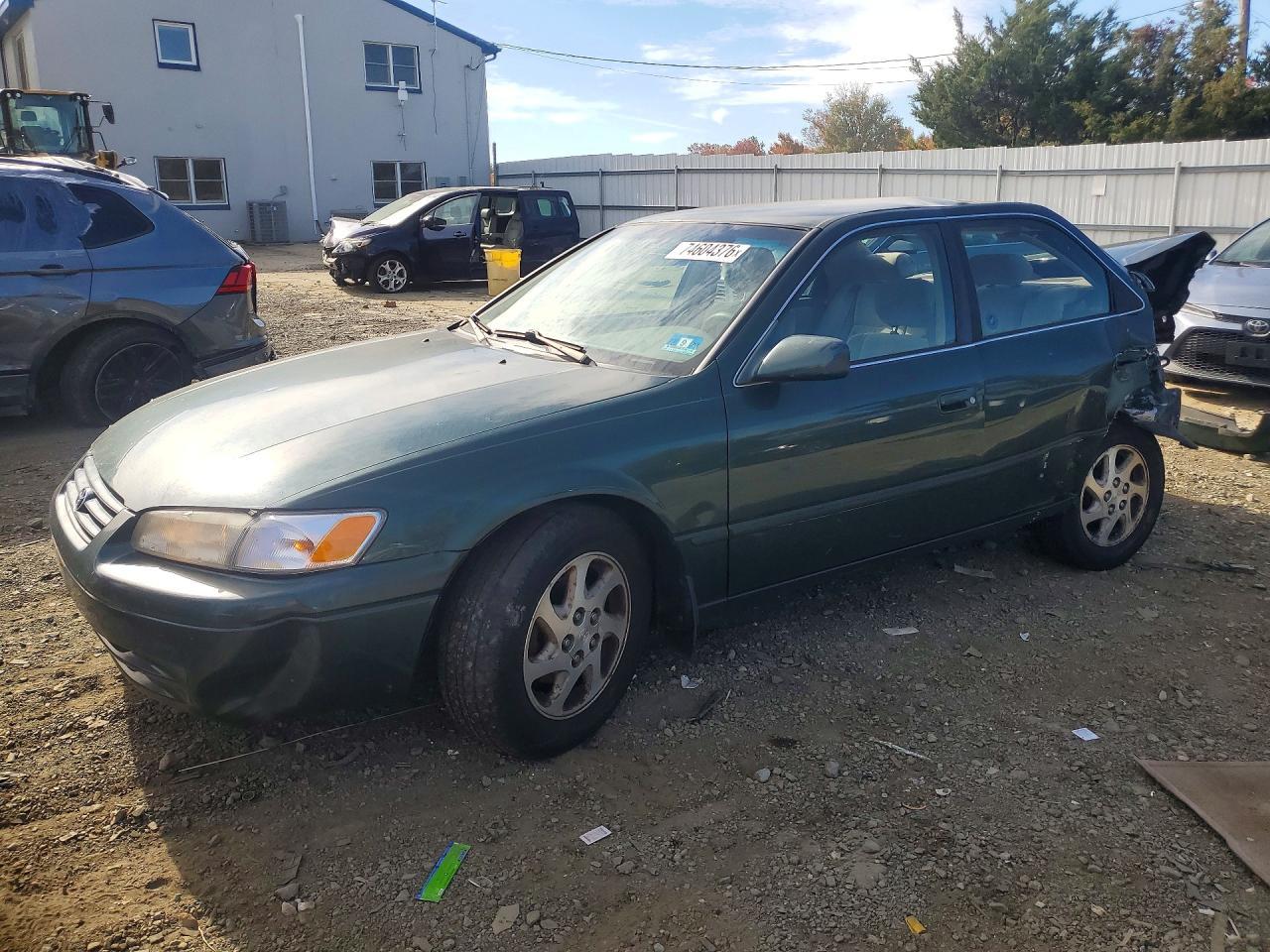 Vedere 1999 TOYOTA CAMRY LE V6, unghi 1
