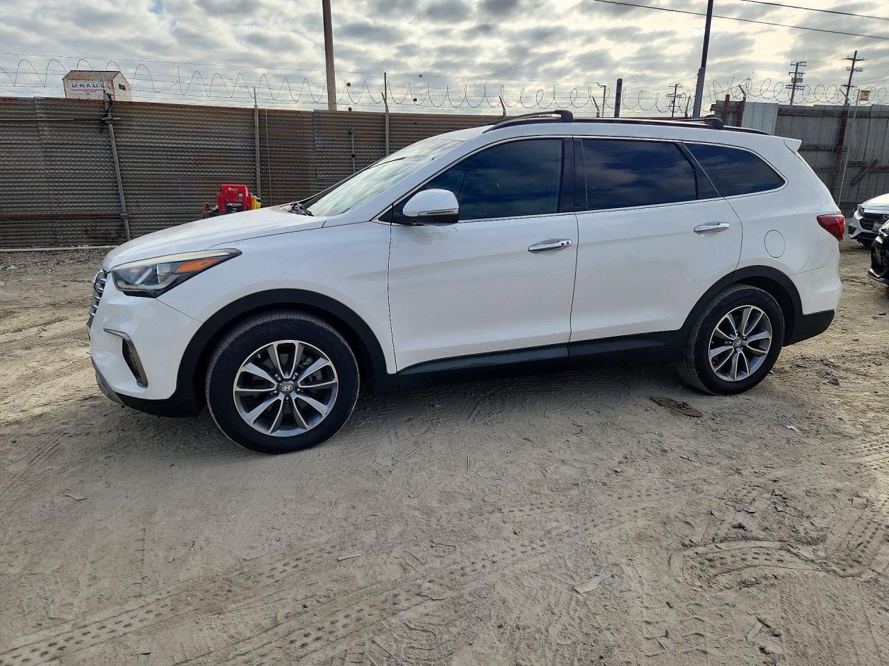 Вид 2017 HYUNDAI SANTA FE SE, угол 1