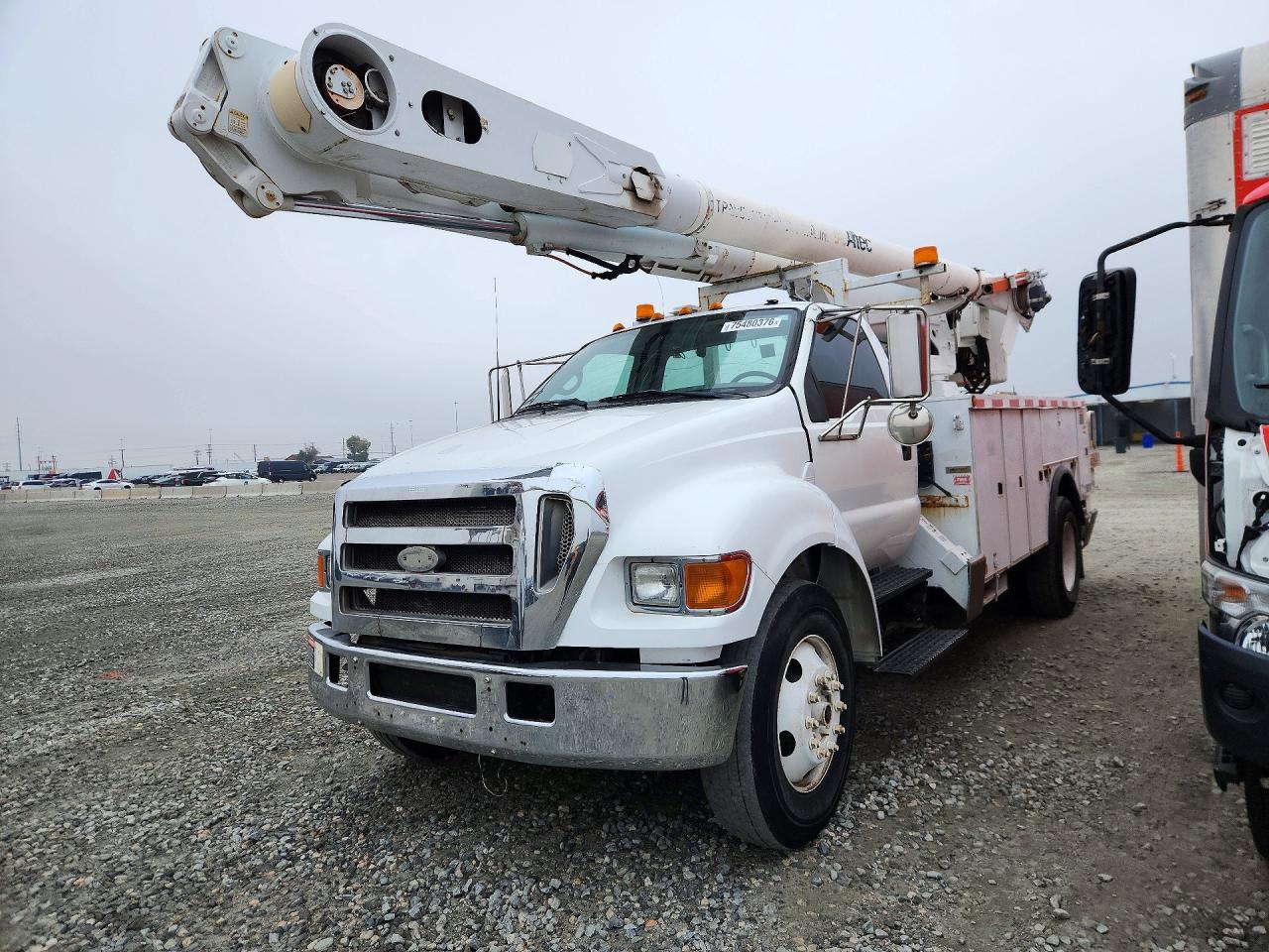Vue de 2006 FORD F750 SUPER DUTY, angle 1