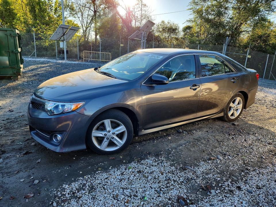 2013 TOYOTA CAMRY SE  
