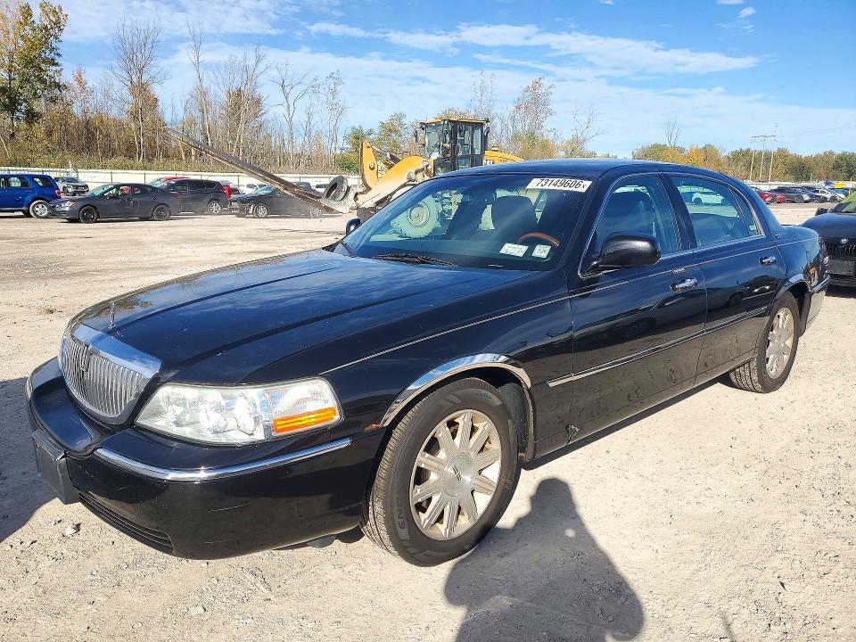 2011 LINCOLN TOWN CAR SIGNATURE LIMITED  
