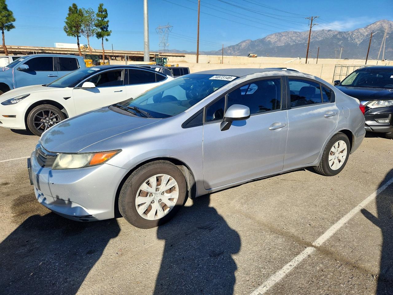 منظر 2012 HONDA CIVIC LX، زاوية 1