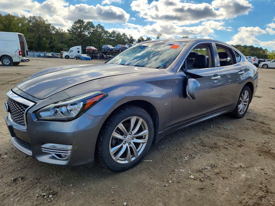 2015 INFINITI Q70 37  