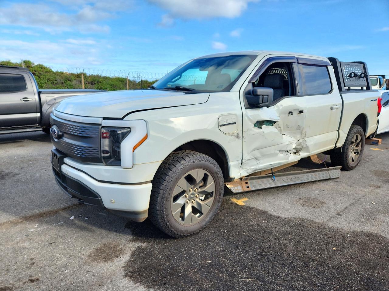 Vue de 2023 FORD F150 LIGHTNING PRO, angle 1