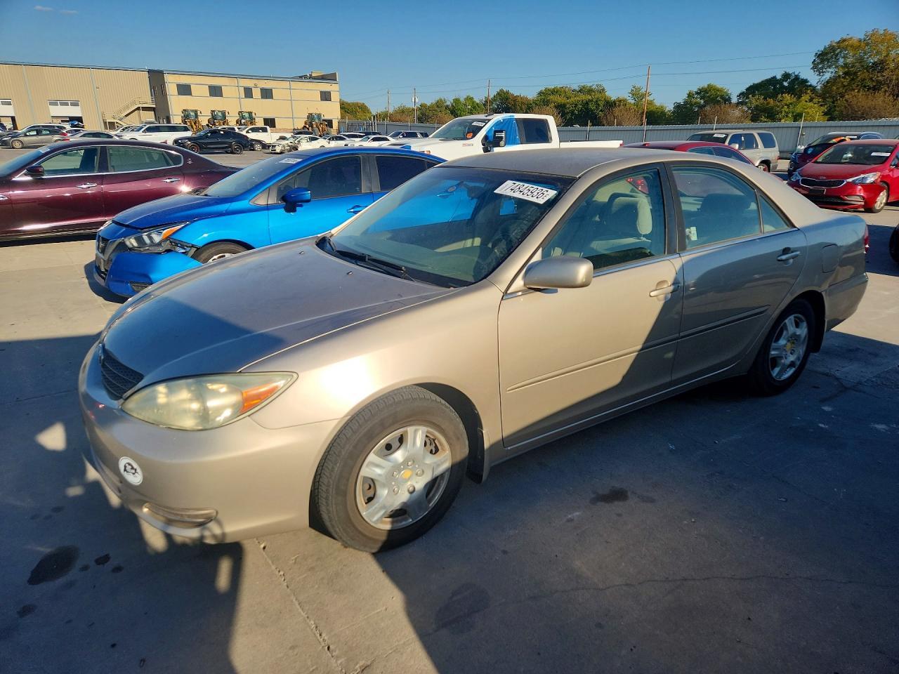 Вид 2002 TOYOTA CAMRY LE, угол 1