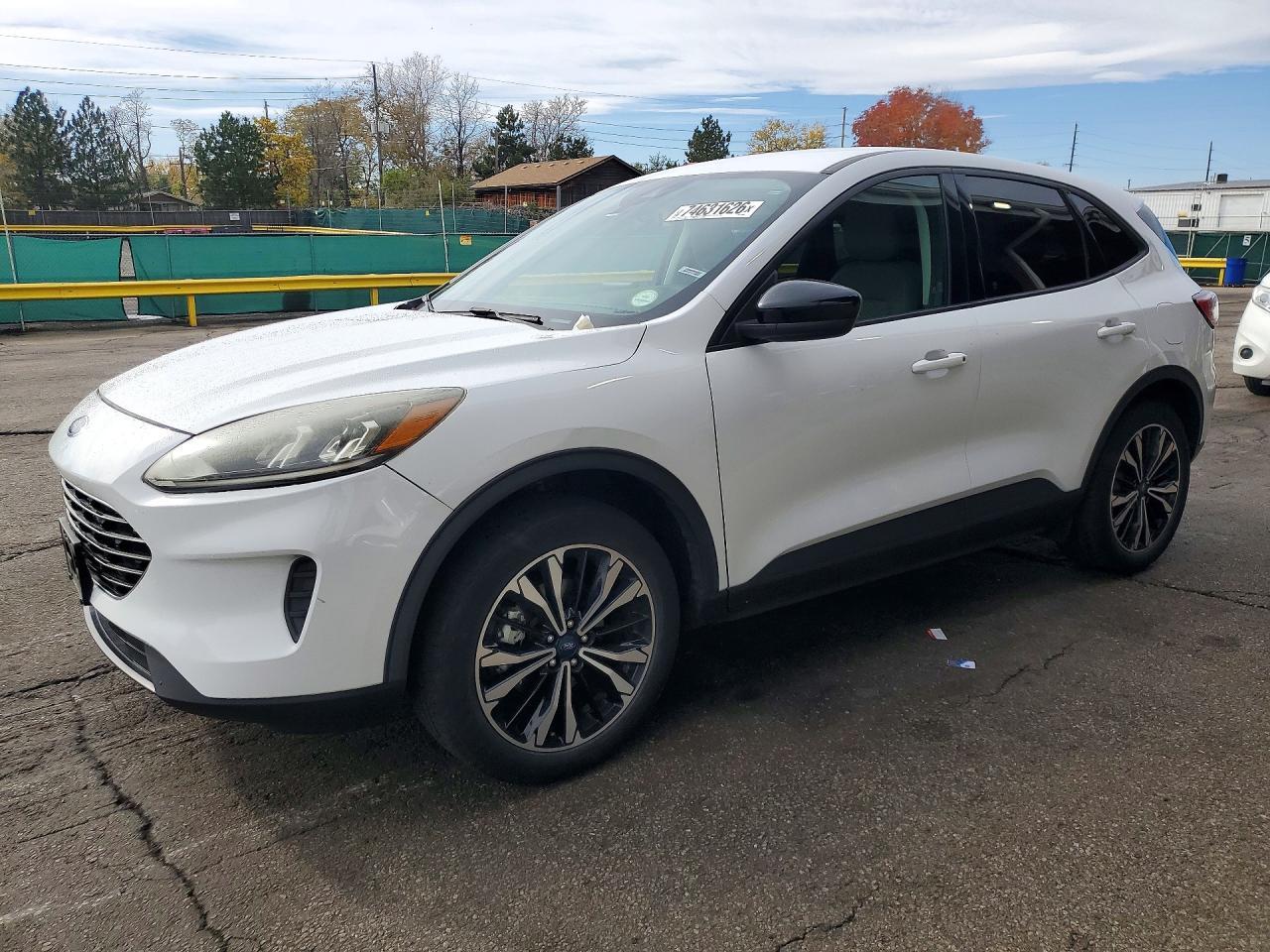 Vue de 2022 FORD ESCAPE SE, angle 1