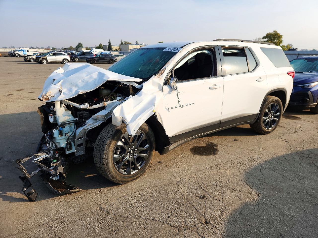 Vista de 2020 CHEVROLET TRAVERSE RS, ángulo 1