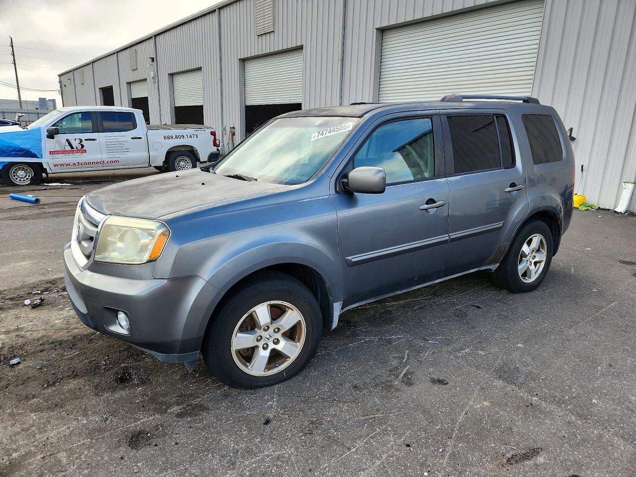 Vista de 2010 HONDA PILOT EX, ángulo 1