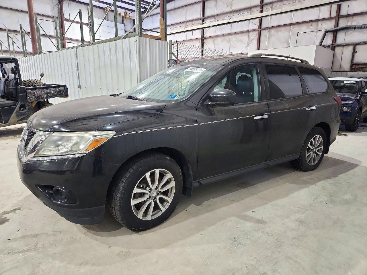 منظر 2014 NISSAN PATHFINDER SV، زاوية 1
