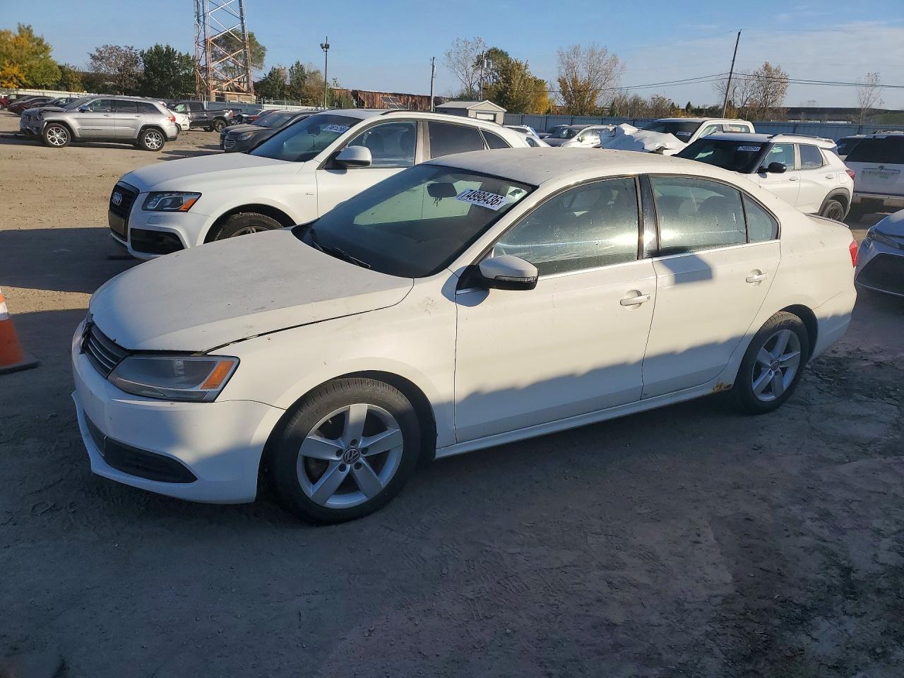 Vista de 2013 VOLKSWAGEN JETTA TDI, ángulo 1