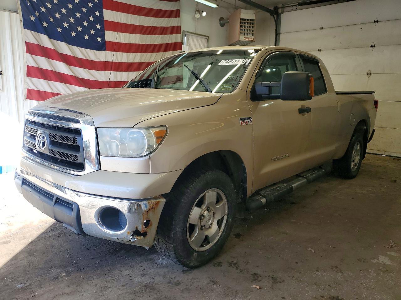 منظر 2010 TOYOTA TUNDRA DOUBLE CAB SR5، زاوية 1