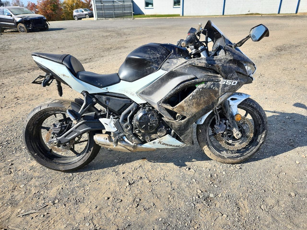 منظر 2025 KAWASAKI EX650 P، زاوية 1