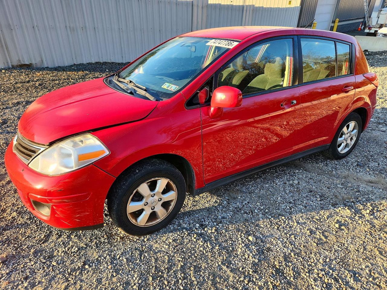 Vedere 2012 NISSAN VERSA 1.8 S, unghi 1