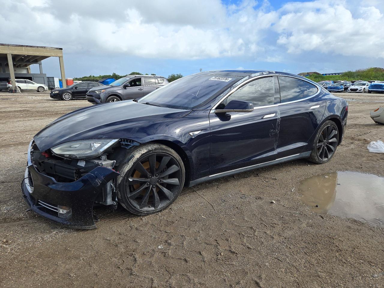 Вид 2014 TESLA MODEL S, угол 1