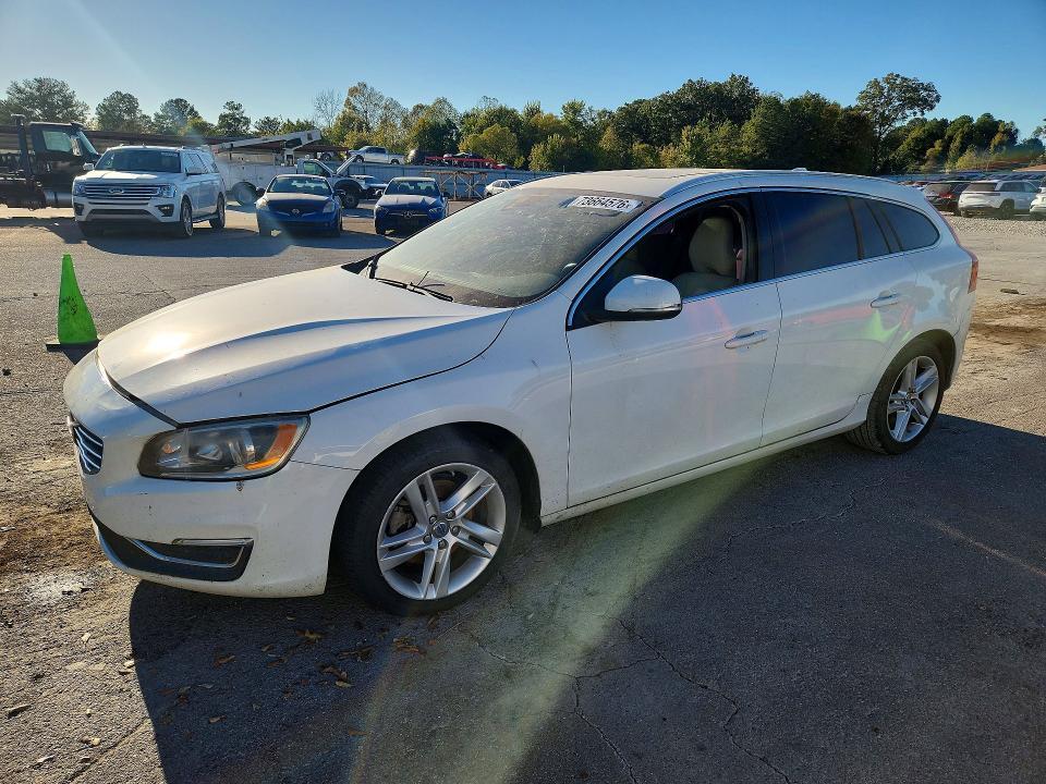 2015 VOLVO V60 PLATINUM  