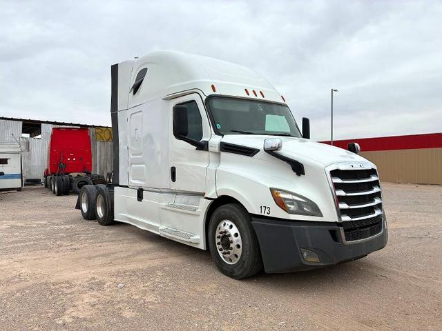 2018 FREIGHTLINER CASCADIA 126   