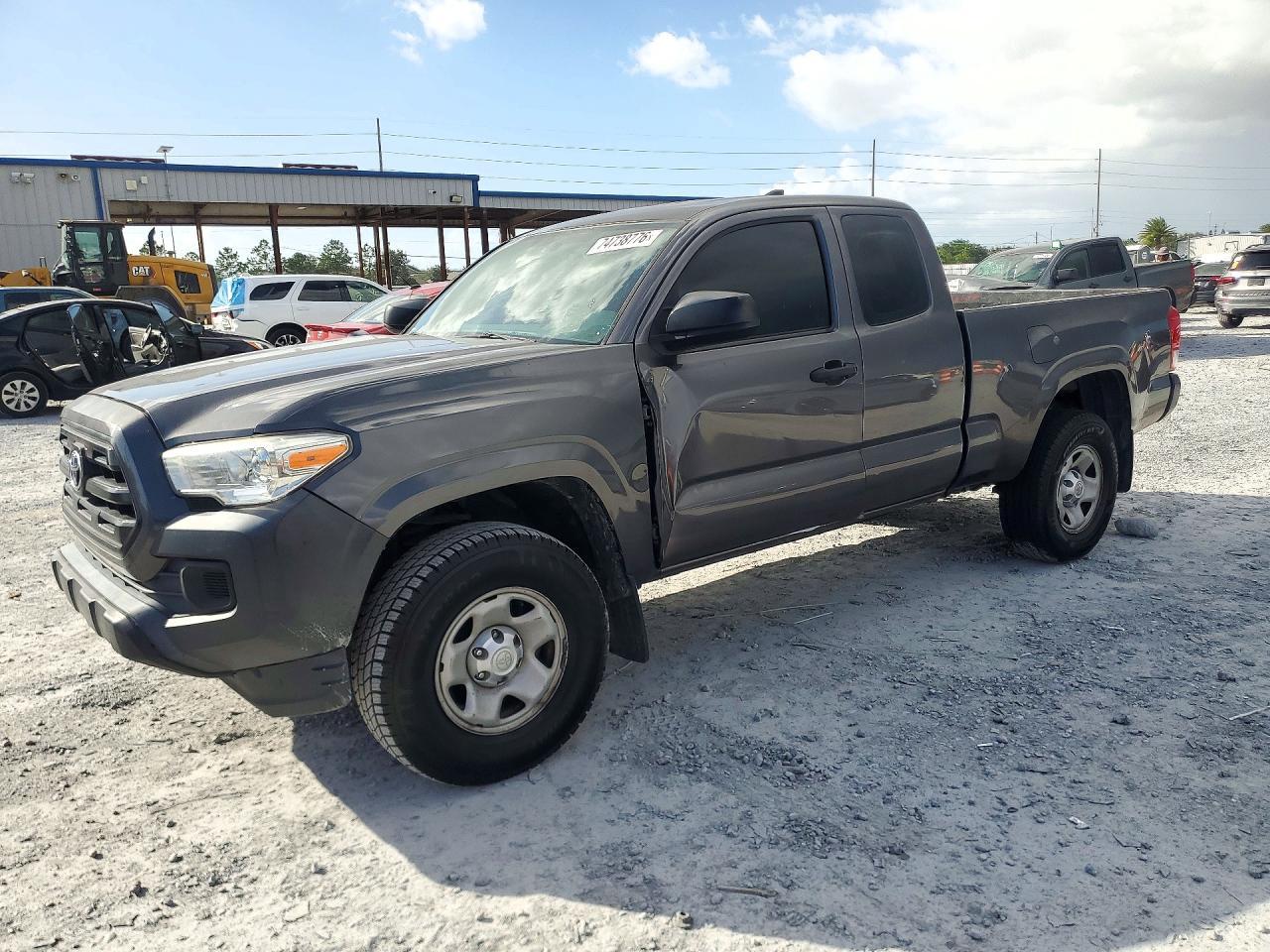 Vue de 2016 TOYOTA TACOMA SR, angle 1
