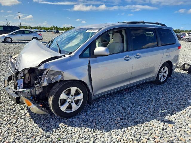 2013 TOYOTA SIENNA