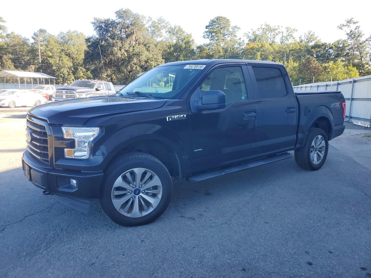 Vue de 2017 FORD F150 SUPERCREW, angle 1