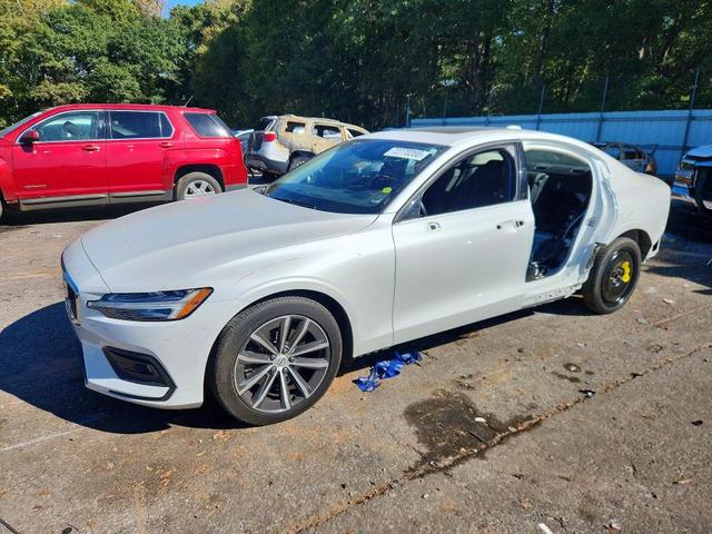 2021 VOLVO S60 T5 MOMENTUM  