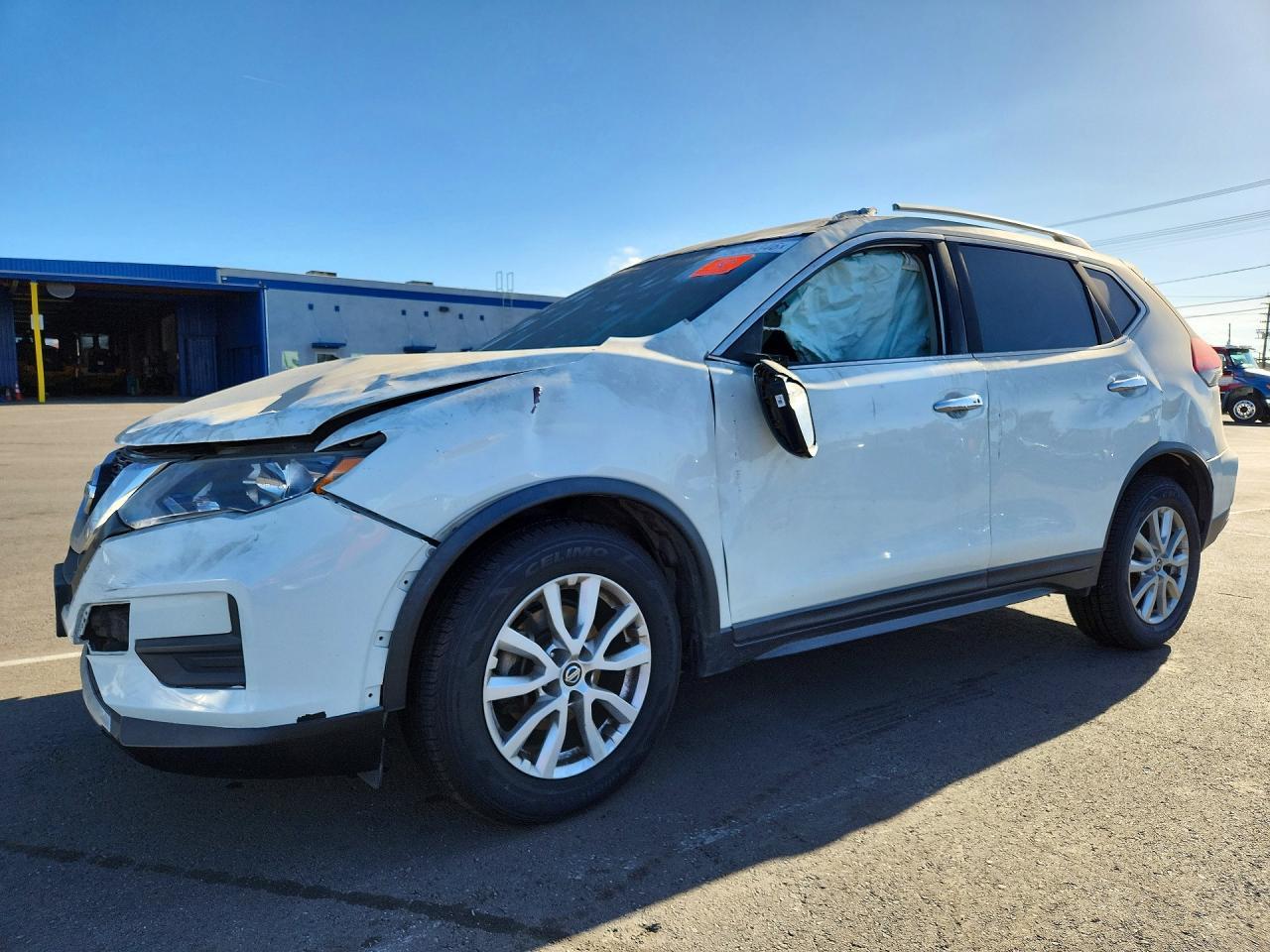 Vista de 2017 NISSAN ROGUE SV, ángulo 1