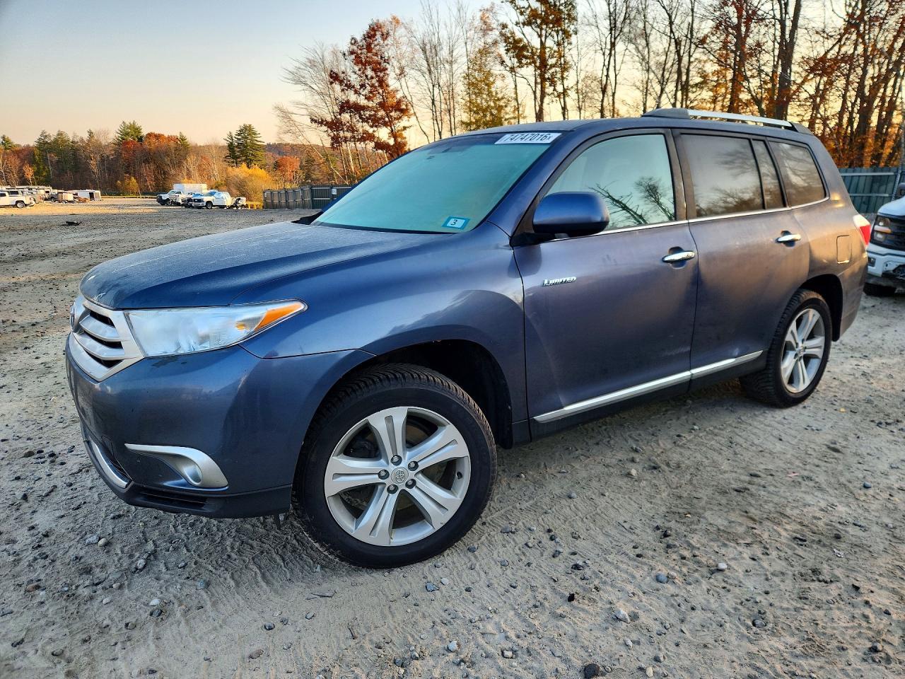 منظر 2013 TOYOTA HIGHLANDER LIMITED، زاوية 1