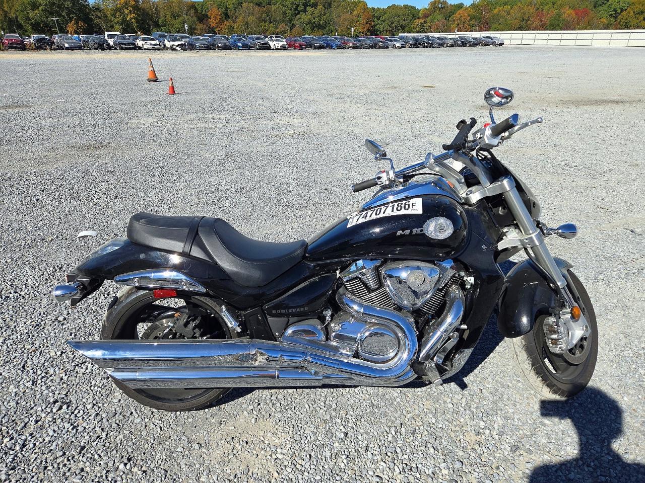 Вид 2025 SUZUKI VZR1800, угол 1