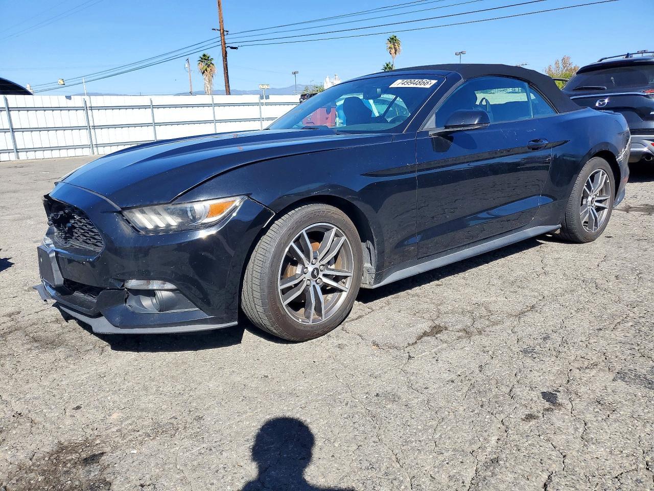 Vue de 2016 FORD MUSTANG, angle 1