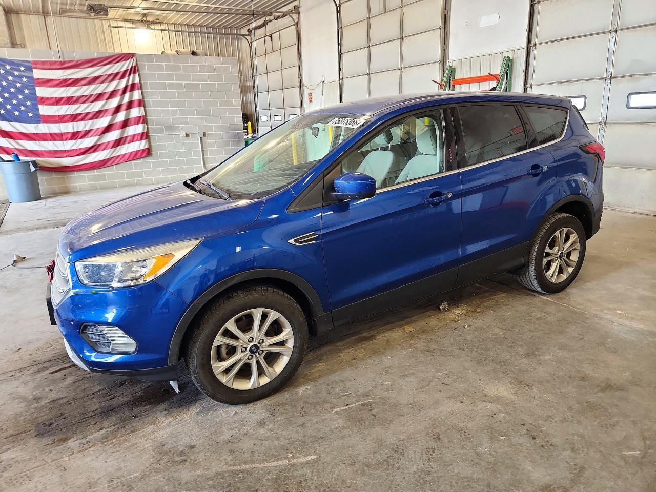 Vista de 2019 FORD ESCAPE SE, ángulo 1