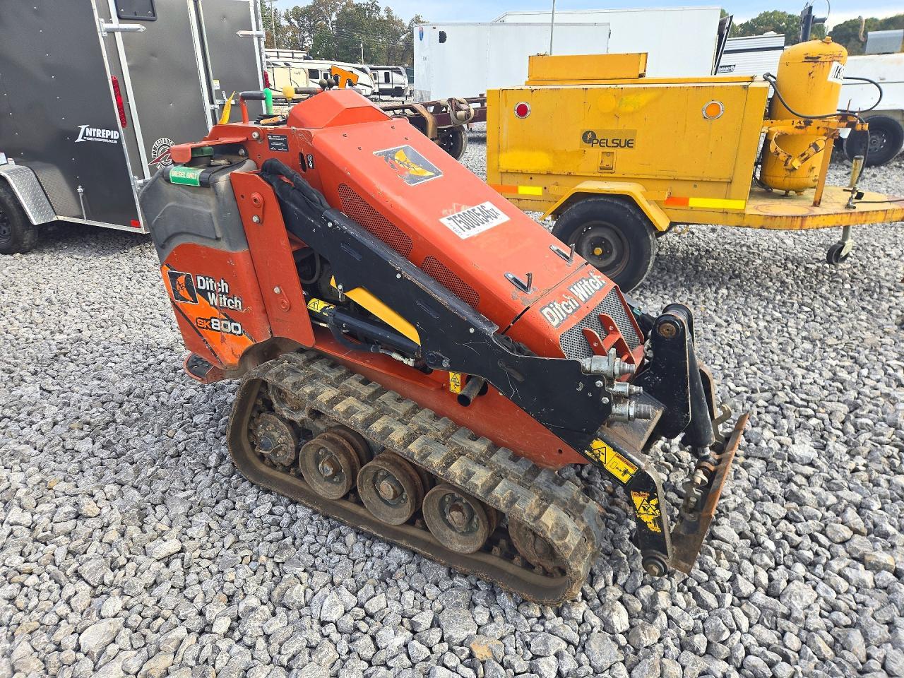 Вид 2019 DITCH WITCH SK800 COMPACT UTILITY LOADER, угол 1